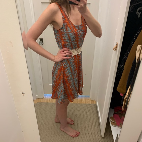 Red and blue flattering dress with lace! - Picture 4 of 7